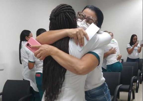 Policlínica de Goianésia celebra Dia do Abraço